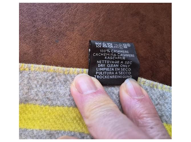 Sciarpa Hermès in Cashmere Giallo Oro - vista 6