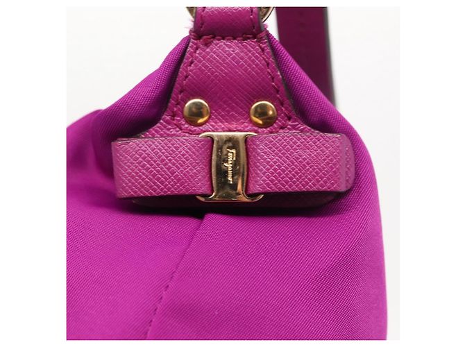Pochette a mano in nylon viola e oro Salvatore Ferragamo Auth 169291V D'oro Porpora - vista 17