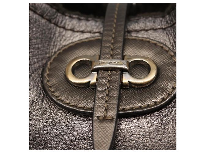 Bolsa de Mão Gancini Salvatore Ferragamo Mouton Cinza Auth 169029 Marrom - vista 10