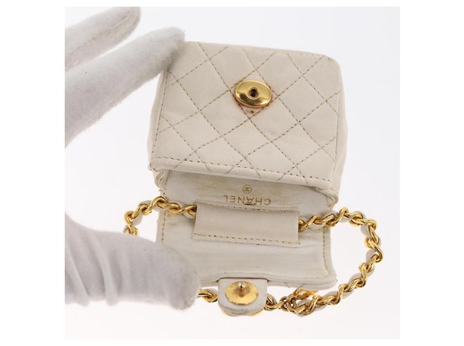 CHANEL Llavero Matelassé de Piel de Cordero Oro Blanco CC Auth bs33121 Dorado - vista 10