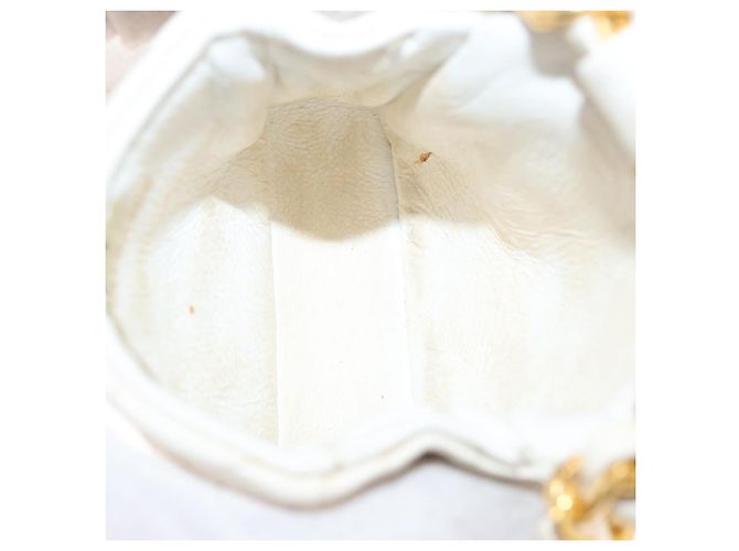 CHANEL Llavero Matelassé de Piel de Cordero Oro Blanco CC Auth bs33121 Dorado - vista 12