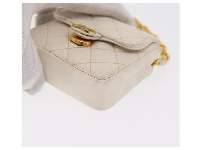 CHANEL Llavero Matelassé de Piel de Cordero Oro Blanco CC Auth bs33121 Dorado - vista 14