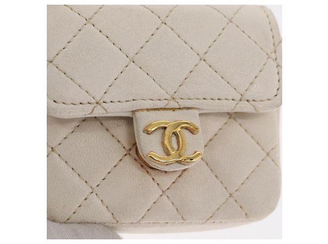 CHANEL Llavero Matelassé de Piel de Cordero Oro Blanco CC Auth bs33121 Dorado - vista 17