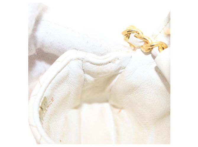 CHANEL Llavero Matelassé de Piel de Cordero Oro Blanco CC Auth bs33121 Dorado - vista 18
