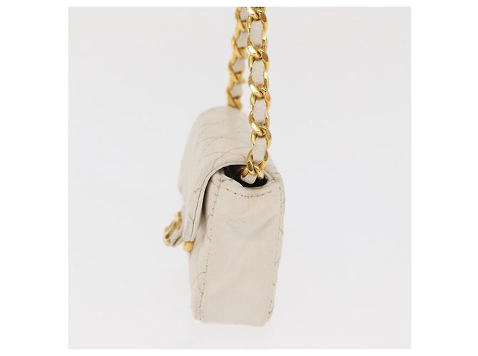 CHANEL Llavero Matelassé de Piel de Cordero Oro Blanco CC Auth bs33121 Dorado - vista 3