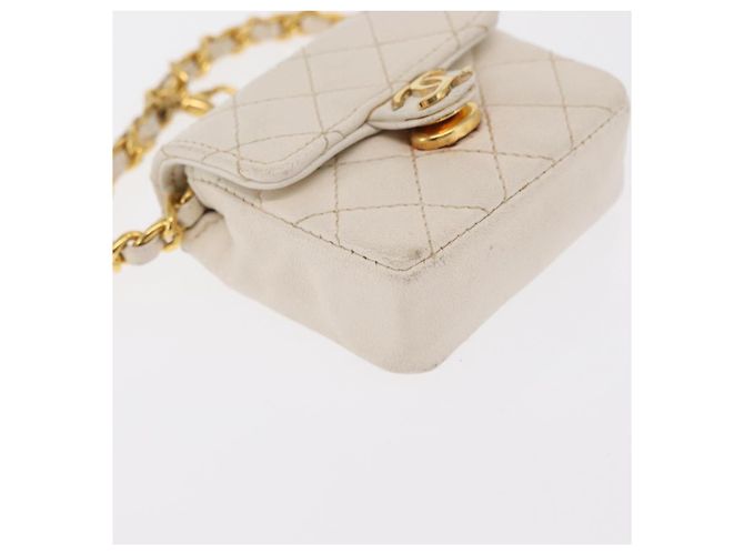 CHANEL Llavero Matelassé de Piel de Cordero Oro Blanco CC Auth bs33121 Dorado - vista 9