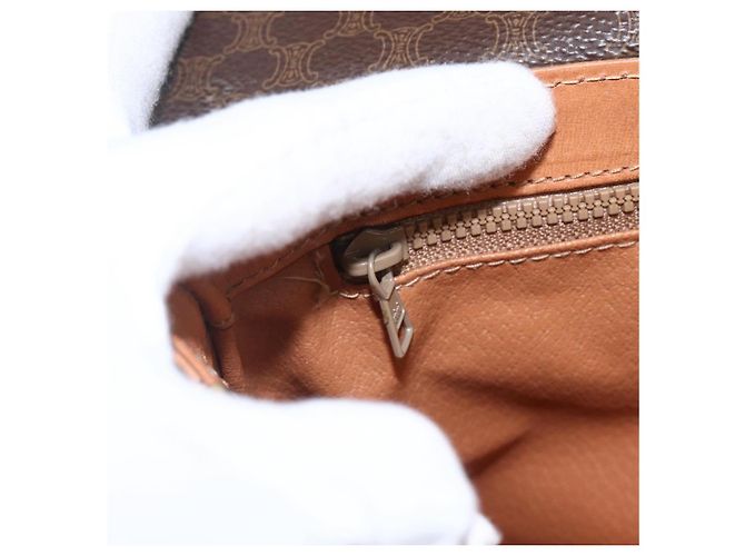 Céline CELINE Macadam Canvas Schultertasche aus PVC-Leder Braun Gold Auth ep13304 Golden - Ansicht 18