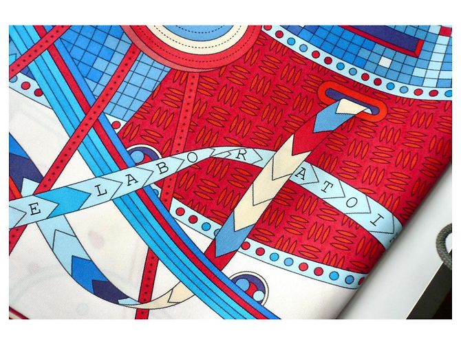 Hermès HERMES Chal en Seda Triangular Grande "El Laboratorio del Tiempo" Excelente Estado Multicolor - vista 4