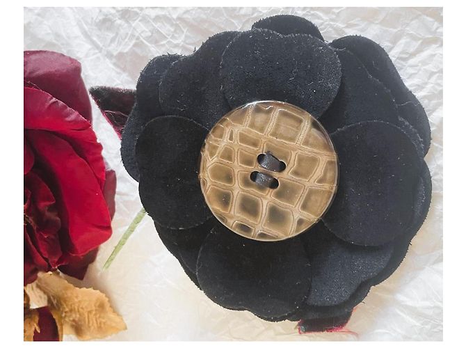 Wunderschöne DOLCE & GABBANA Blumenbrosche mit Samtblütenblättern und Blättern Schwarz Grün Haselnuss - Ansicht 6