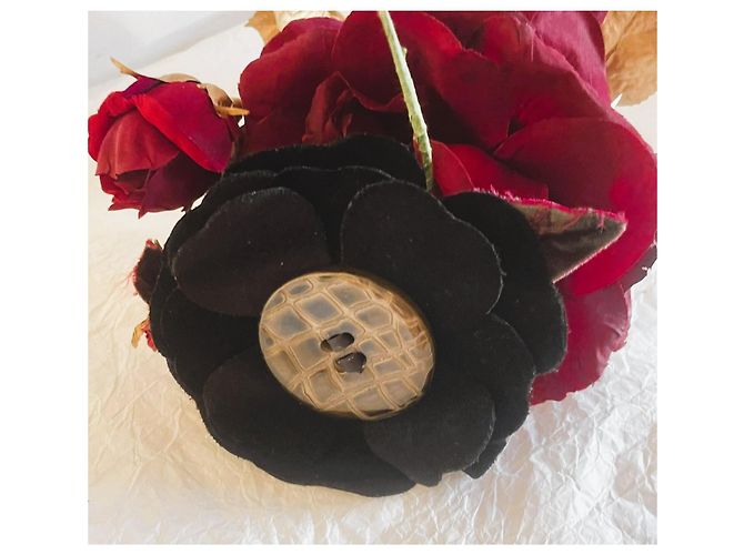 Wunderschöne DOLCE & GABBANA Blumenbrosche mit Samtblütenblättern und Blättern Schwarz Grün Haselnuss - Ansicht 7