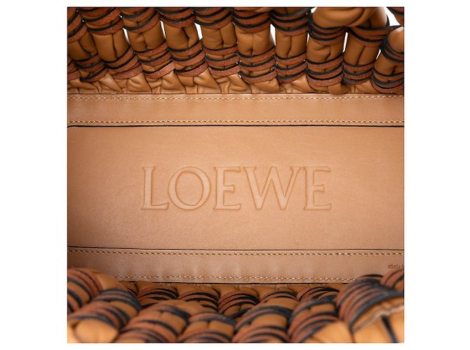 LOEWE Piccola Borsa Tubolare in Nappa Marrone - vista 4