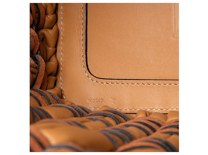 LOEWE Piccola Borsa Tubolare in Nappa Marrone - vista 5