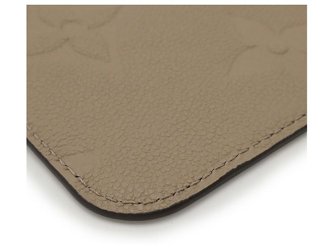 Pochete Louis Vuitton Monogram Empreinte Neverfull MM Cinza - vista 4