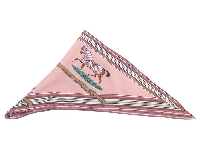 Hermès BUFANDA HERMES TRIÁNGULO CUBIERTAS Y ROPA DE DÍA EN SEDA Rosa - vista 10