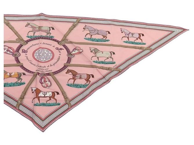 Hermès BUFANDA HERMES TRIÁNGULO CUBIERTAS Y ROPA DE DÍA EN SEDA Rosa - vista 3