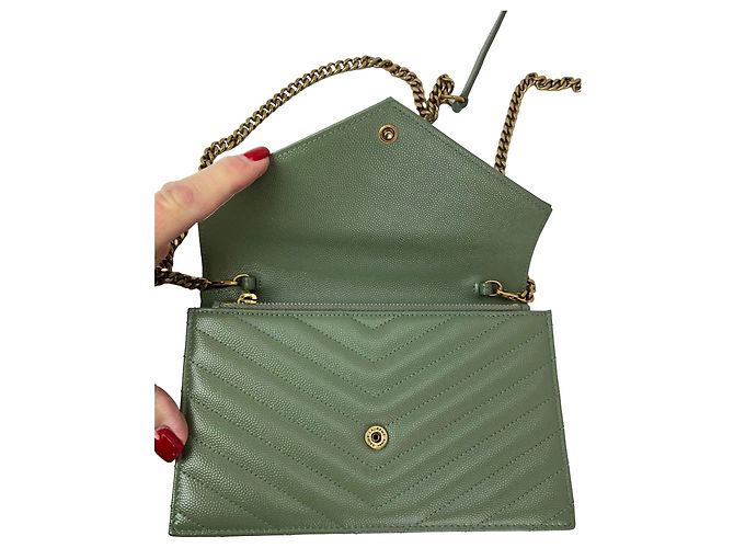 Borsa a tracolla in pelle verde con catena Envelope Saint Laurent - vista 4