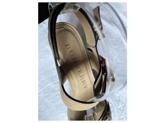 Burberry beigen Leder-Wedges Sandalen Größe 39 - Ansicht 3