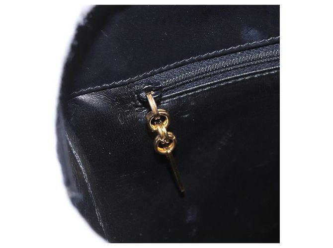 Salvatore Ferragamo Borsa a Spalla Gancini Chain in Pelle Nera Oro Auth 169084 Nero D'oro - vista 20