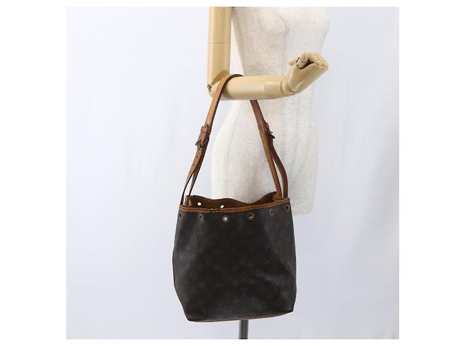 LOUIS VUITTON Monogram Petit Noe Shoulder Bag M42226 LV Auth 170103 - view 18