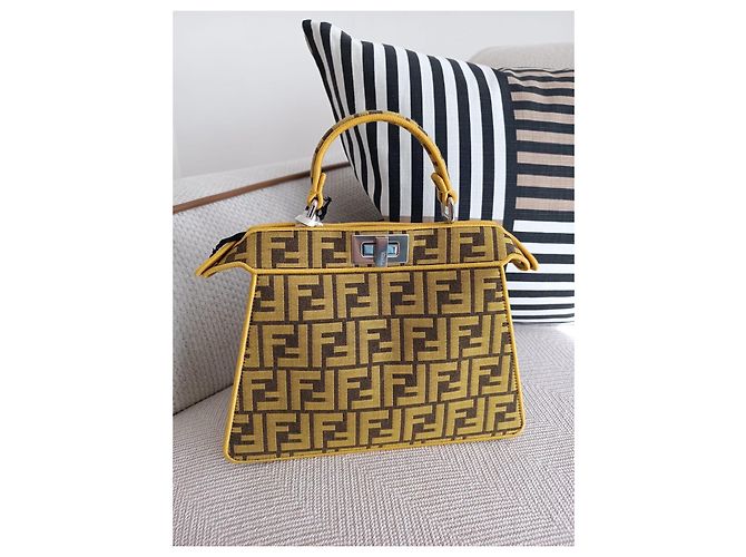 Sac à main Fendi Picaboo mini jaune en tissu - vue 9