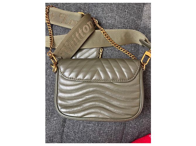 Multi Pochette Borsa a Spalla Louis Vuitton New Wave Multi-Pochette in Pelle Trapuntata Verde - vista 11