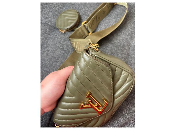 Multi Pochette Borsa a Spalla Louis Vuitton New Wave Multi-Pochette in Pelle Trapuntata Verde - vista 16