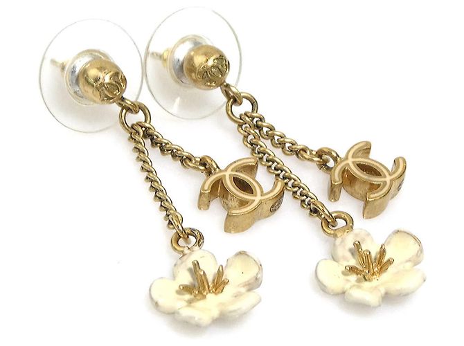 Orecchini a goccia in metallo dorato e bianco Chanel D'oro - vista 2