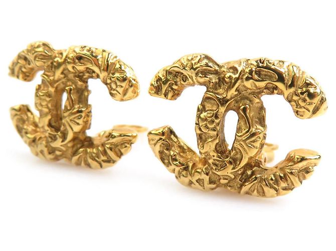 Orecchini a clip in metallo dorato Chanel Coco Mark D'oro - vista 2