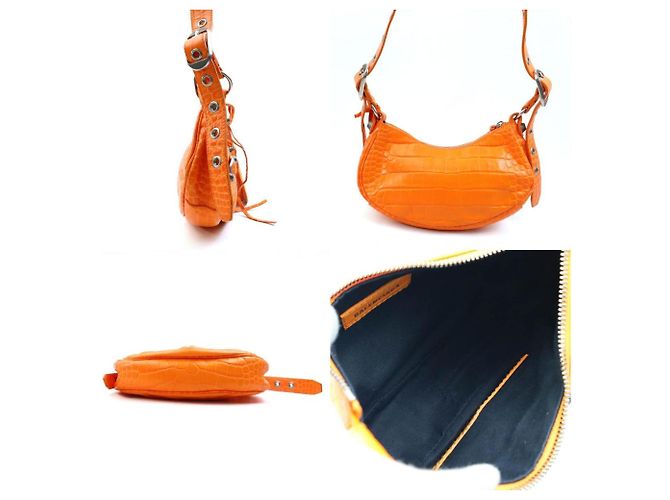 Borsa a spalla Le Cagoule XS di Balenciaga Arancione - vista 2