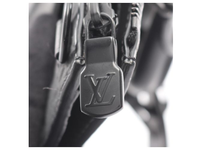 Borsa Tote Cross Sac Plat di Louis Vuitton Nero - vista 8