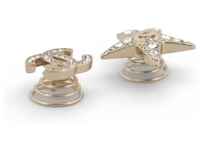 ACCESSORIO GIOIELLO PER CAPELLI CHANEL LOGO CC STELLA STRASS PINZA D'oro - vista 3