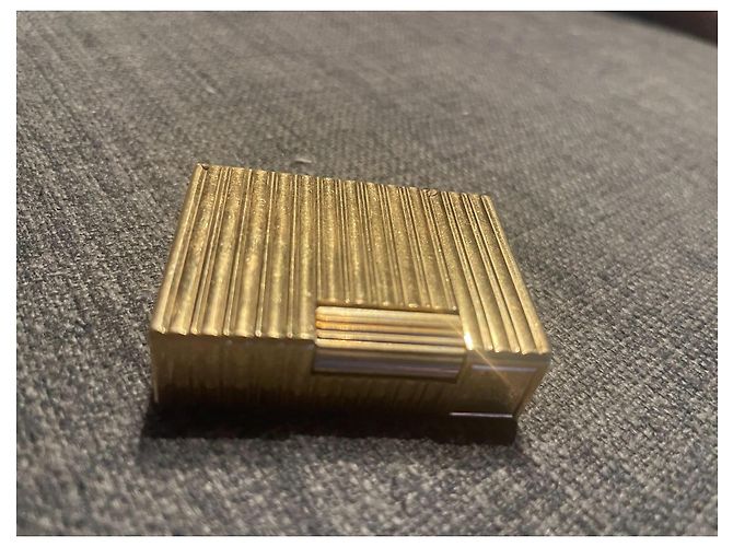 St Dupont Gold-plated lighter with horizontal stripes Gold hardware - view 3