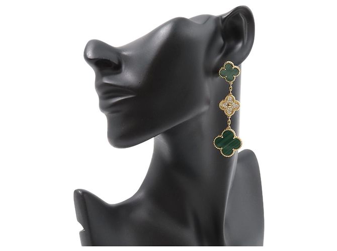 Orecchini a goccia Magic Alhambra di Van Cleef & Arpels - vista 4