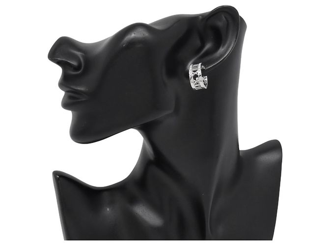 Orecchini a cerchio in diamante Atlas di Tiffany & Co. - vista 4
