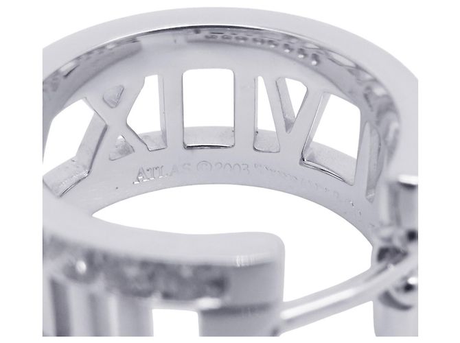 Orecchini a cerchio in diamante Atlas di Tiffany & Co. - vista 9