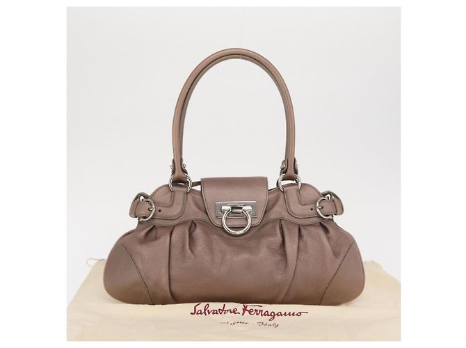 Borsa a mano Gancini in pelle beige argento Salvatore Ferragamo Auth 169577 - vista 12
