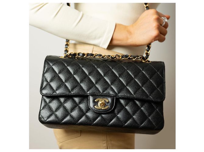 Timeless Chanel Borsa a spalla matelassé in pelle caviar nera con doppio flap classico medio Nero - vista 4
