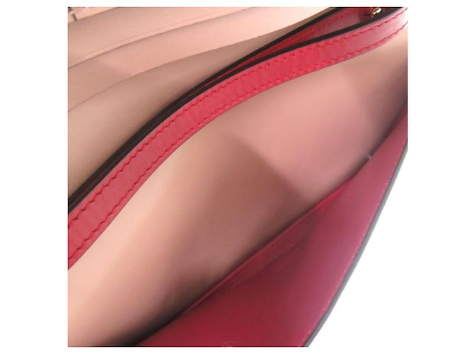 Bulgari Billetera Bifold de Cuero Serpenti de Bvlgari Rosa Roja - vista 5