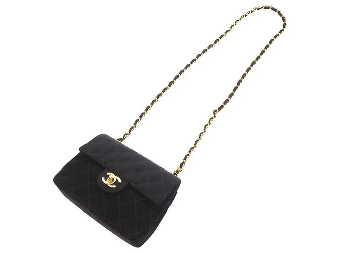 Borsa a Spalla Mini Matelassé in Satin Chanel Nero - vista 5