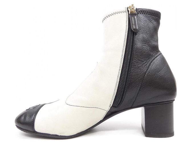 Timeless Chanel G35948X54385 Boots Black White - view 2