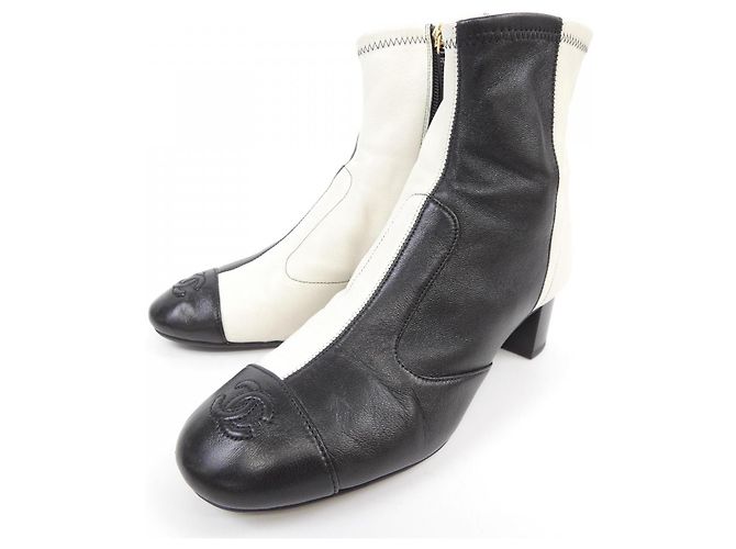 Timeless Chanel G35948X54385 Boots Black White - view 3