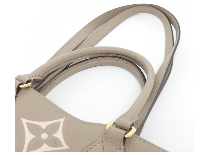 Borsa OnTheGo Monogram Empreinte Louis Vuitton Beige Grigio - vista 4