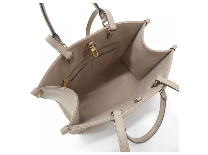 Borsa OnTheGo Monogram Empreinte Louis Vuitton Beige Grigio - vista 5