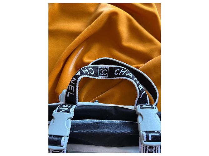 Chanel Coco Mark Sports Line Borsa a Vita Nera Nylon Nero Bianco sporco Monogramma - vista 5