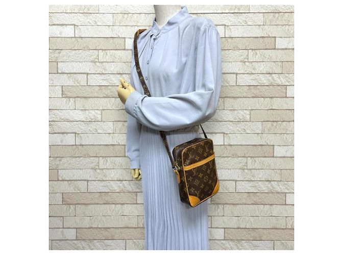 Borsa a Spalla Monogram Danube di Louis Vuitton Marrone - vista 2
