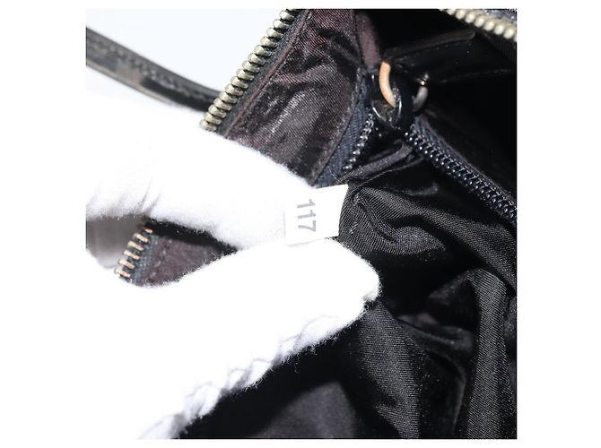 Borsa a mano PRADA in nylon nero Auth bs32763 - vista 12