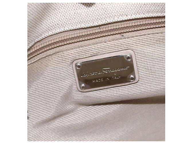 Borsa a mano Salvatore Ferragamo in tela beige oro Auth 169508 - vista 10