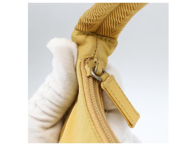 Pochette in nylon PRADA gialla Auth 169603 Giallo - vista 10