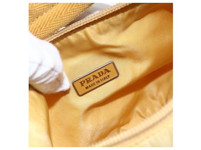Pochette in nylon PRADA gialla Auth 169603 Giallo - vista 18