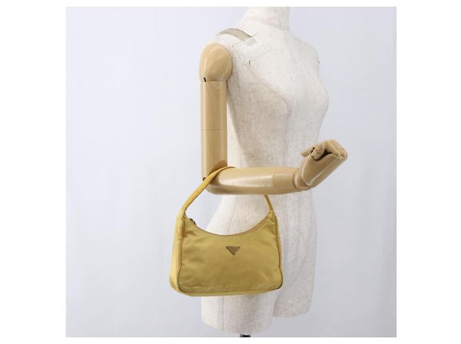 Pochette in nylon PRADA gialla Auth 169603 Giallo - vista 21